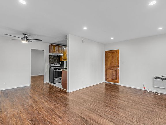 3rd image of 14616 Magnolia Blvd APT 1