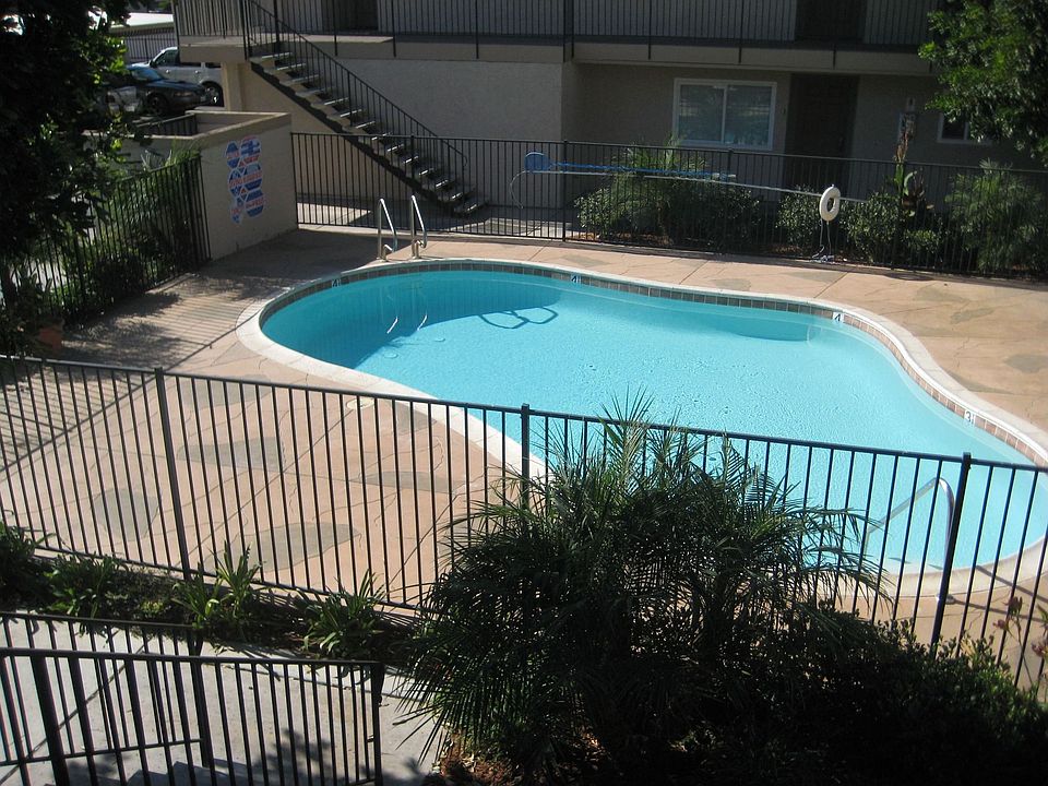 2nd image of 300 Roanoke Rd APT 13