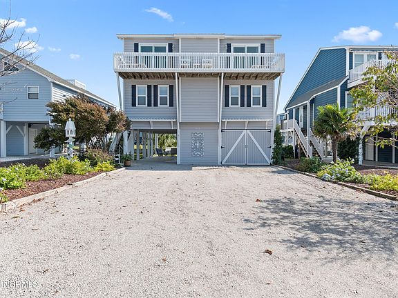 3rd image of 415 Sailfish Street