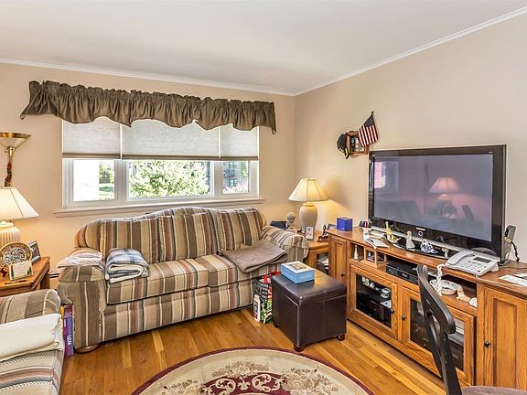 4th image of 214 Fulton St APT 2G