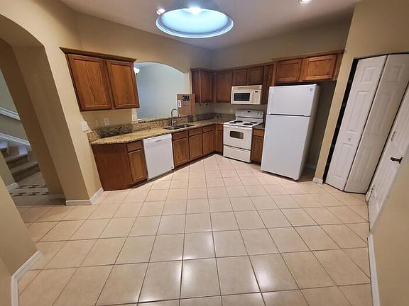 5th image of 9829 Roundstone Cir