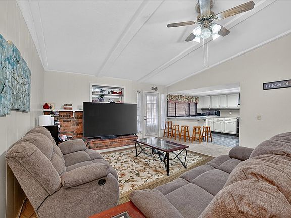 5th image of 6217 Fallbrook Dr