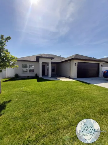 1381 Blue Grouse Way Photo 1
