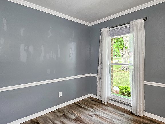 4th image of 130 Bradley Dr