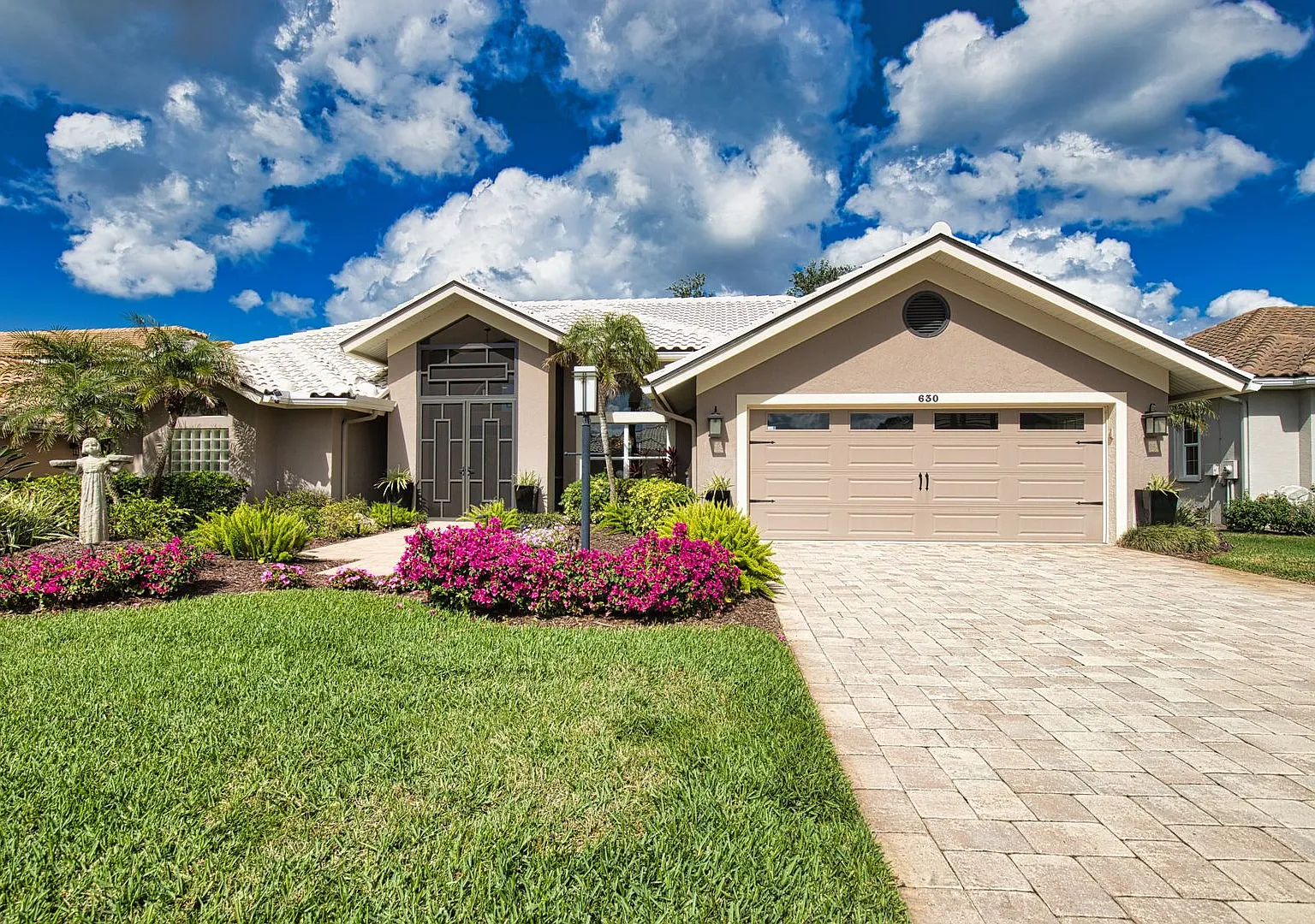 Luxury Home with Saltwater Heated Pool, Spa & Spectacular Golf Course Views, and includes Social ... — Photo 4
