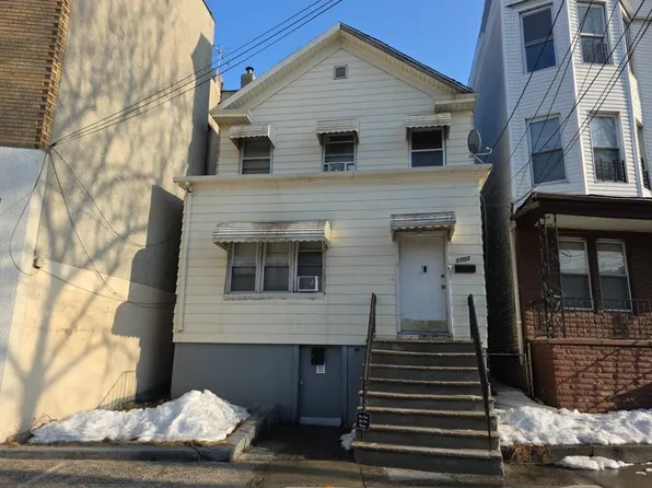 1702 Kennedy Blvd, Jersey City, NJ 07305