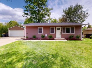 305 Cedar Ct, Streamwood, IL 60107