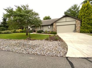 4 Josie Ln, Asheville, NC 28804