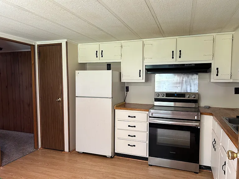 135 Blake Dr — Photo 2