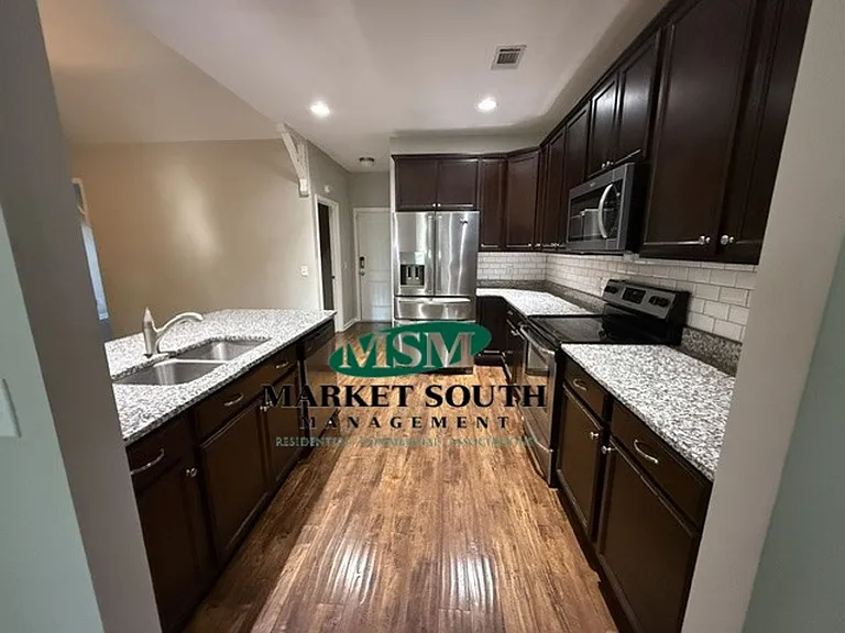 136 Waverly Way — Photo 3
