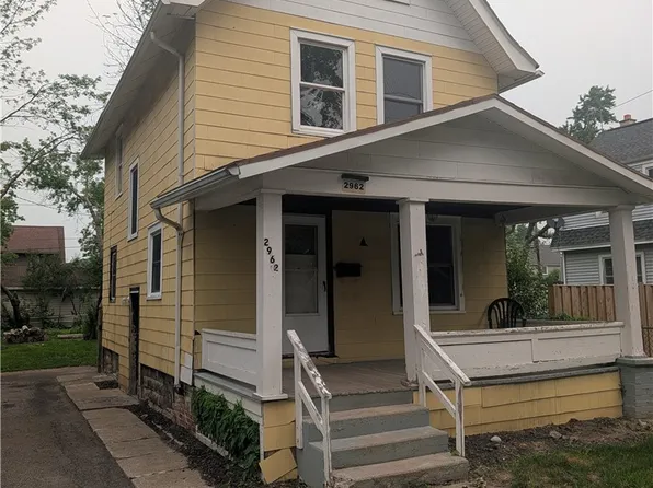 2962 McKoon Ave, Niagara Falls, NY 14305