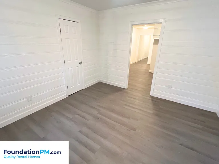2773 Waverly Ave — Photo 15
