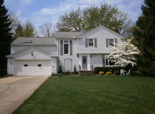 2752 Horseshoe Blvd, Westlake, OH