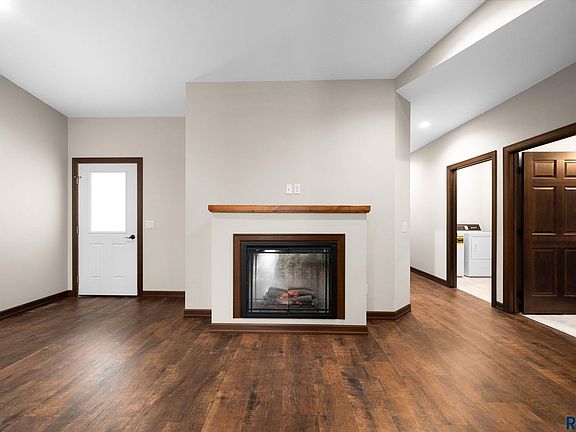 5th image of 310 S Vermont Ave