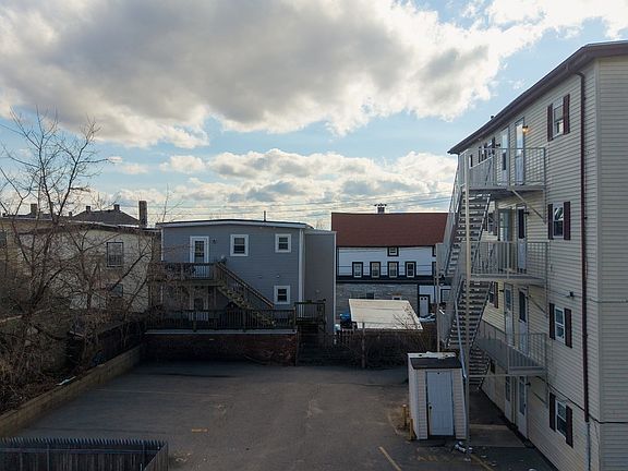 5th image of 144 Choate St