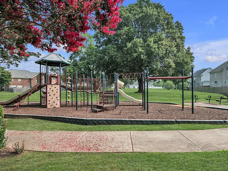 2404 Caitlan Loch Ln — Photo 47