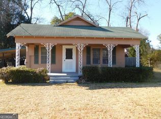 208 N Caswell St, Glennville, GA 30427