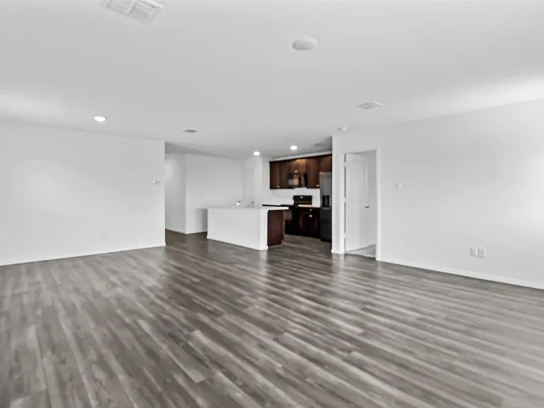 518 Olmstead Dr — Photo 15