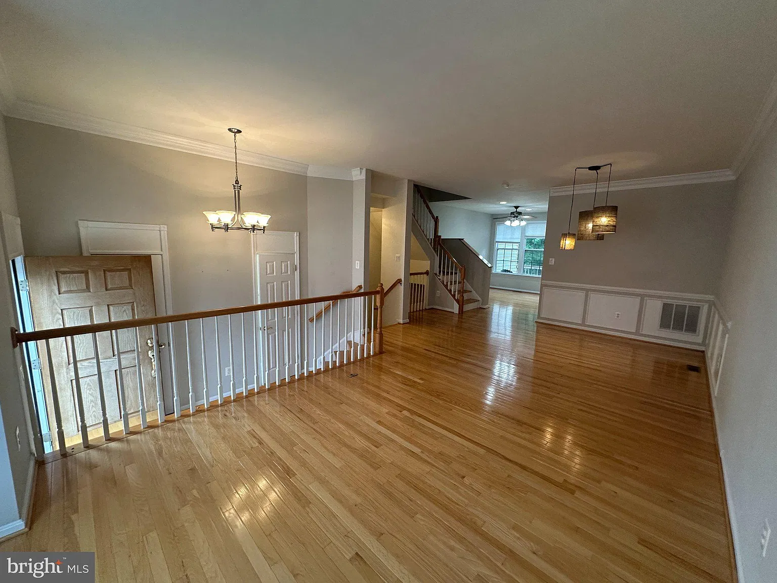 3 bed, 4.0 bath, 2367 sqft, $3,350 — Photo 2