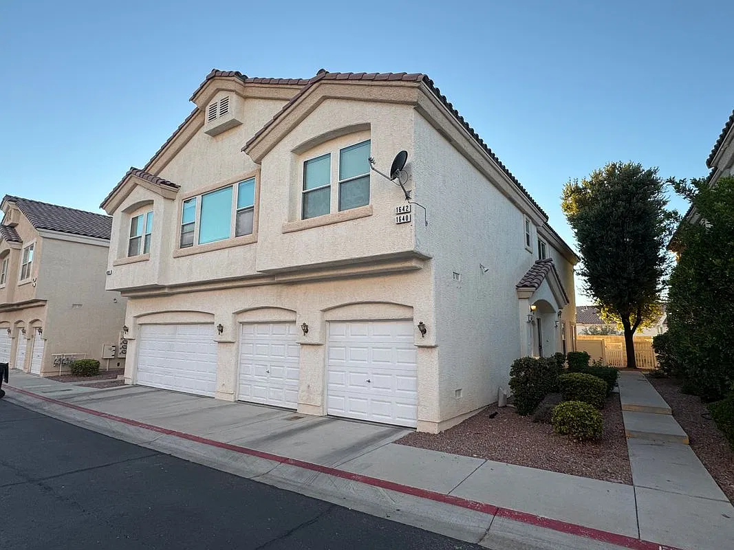 2 bed, 2.5 bath, 1170 sqft, $1,550 — Photo 2