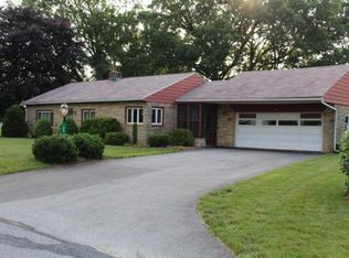 30 N Conestoga View Dr, Akron, PA 17501