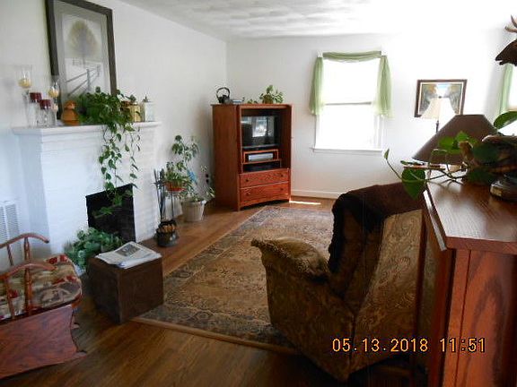 3rd image of 3804 Givens Ave