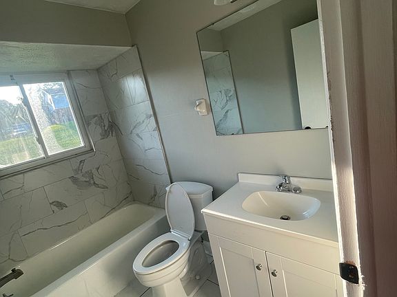 4th image of 518 Cherry Hill Dr APT D