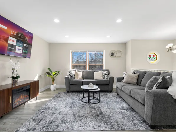 1239 Bunker St, Woodstock, IL 60098