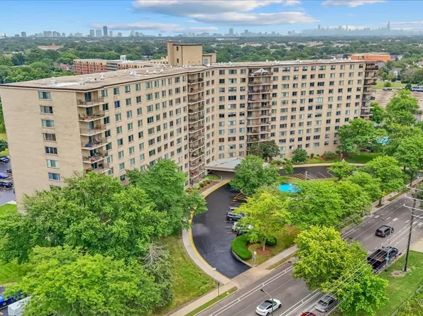 6933 N Kedzie Ave APT 405, Chicago, IL 60645