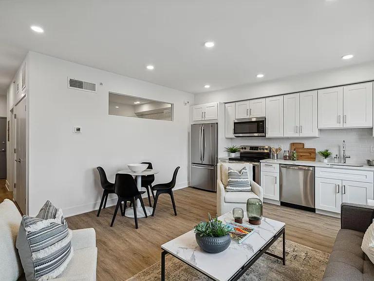 1201 W Girard Ave — Photo 19