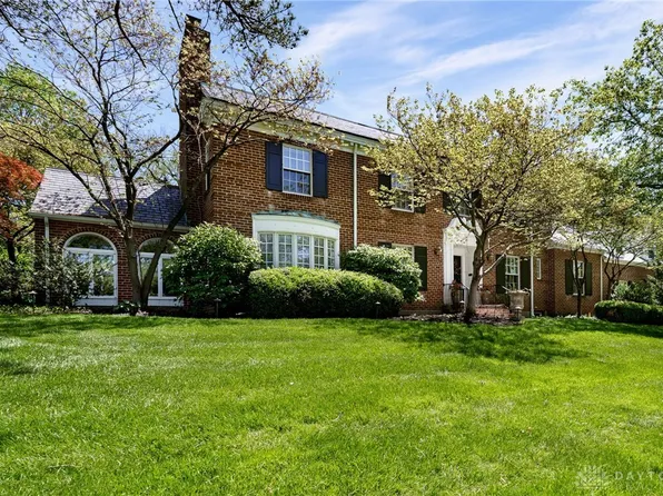 1410 Woodstock Dr, Oakwood, OH 45419