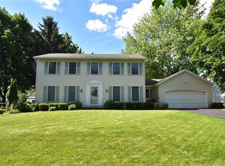 19 Applewood Dr, Rochester, NY 14612