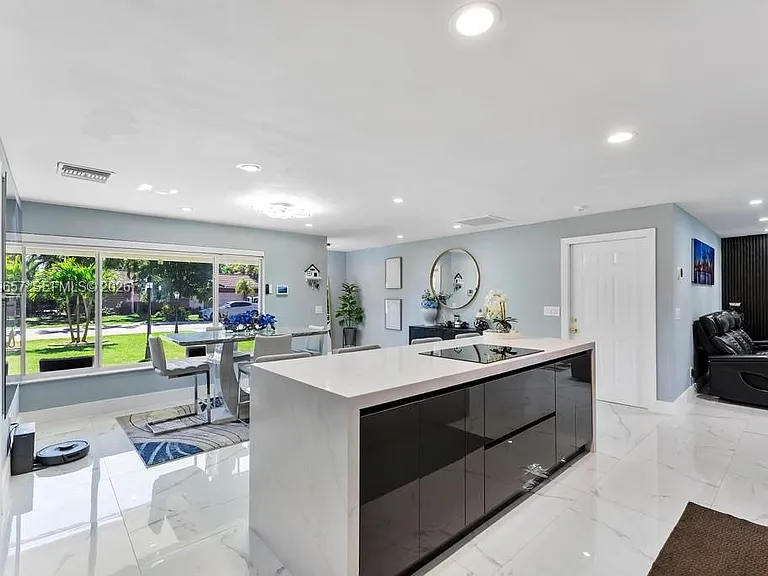 7501 NW 42nd St — Photo 10