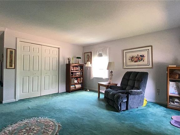 5th image of 46 Lakewood Dr