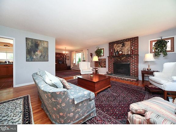 4th image of 720 Towerview Dr