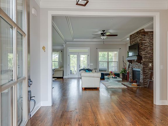 4th image of 705 Calmore Ct