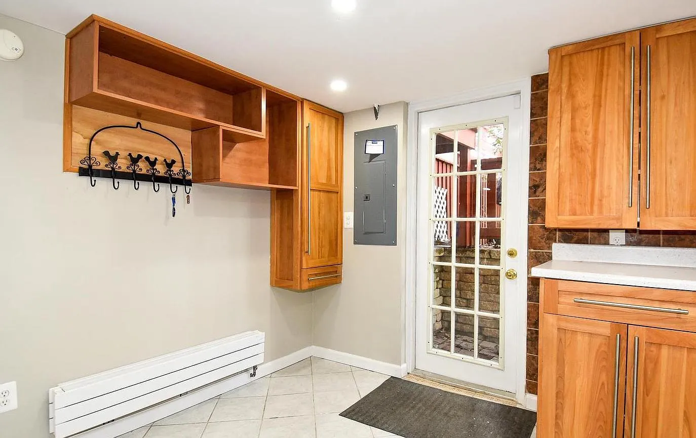 1 bed, 1.0 bath, 992 sqft, $2,100 — Photo 2