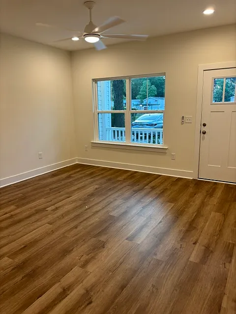 3 bed, 1350 sqft, $2,725 — Photo 3
