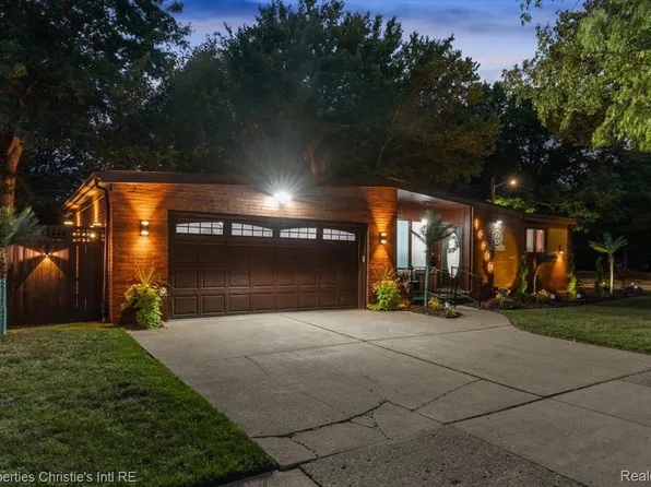 14400 Oak Park Blvd, Oak Park, MI 48237