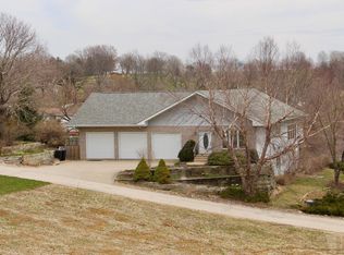 18 Shoreline Dr, Grinnell, IA 50112