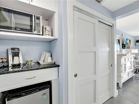 5th image of 900 Broad AVE S #320
