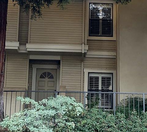 2nd image of 970 La Mesa Ter Unit B