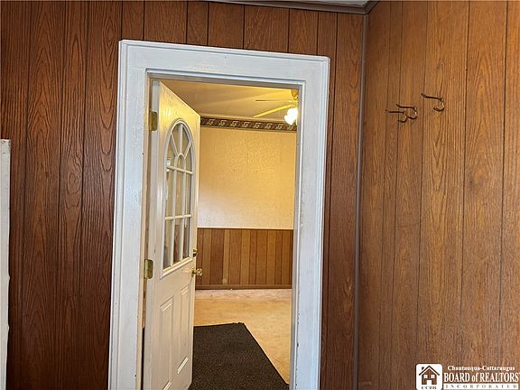 4th image of 214 Robin St