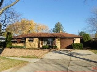 16825 Sprenger Ave, Eastpointe, MI 48021