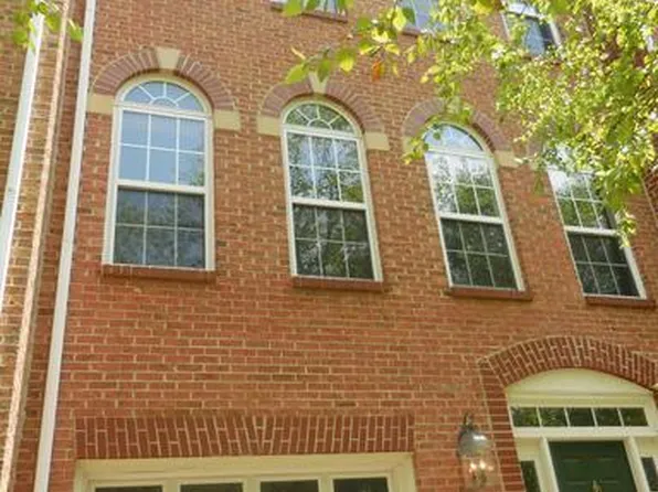 13599 Flying Squirrel Dr, Herndon, VA 20171