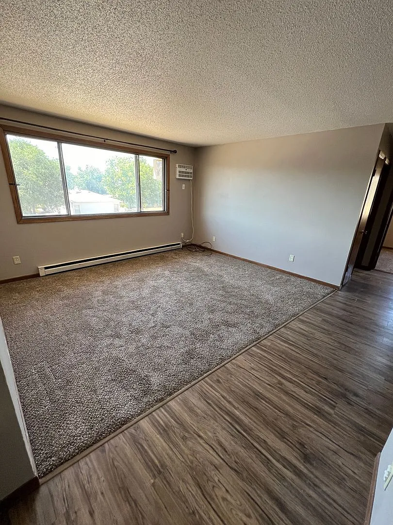 3010 W Omaha St — Photo 2