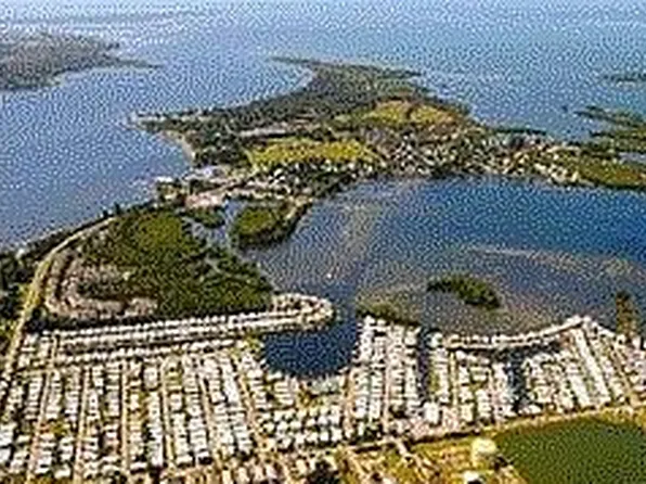 138 Capri Dr, Palmetto, FL 34221