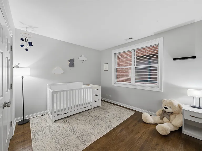 1144 W Roscoe St #3W — Photo 12
