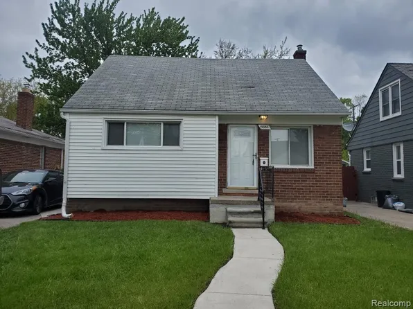 19953 Kingsville St, Harper Woods, MI 48225