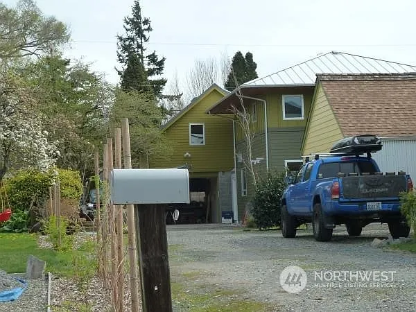 2718 Grove Street photo 1
